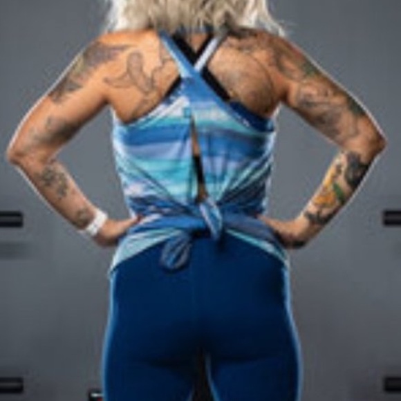 Lularoe Rise Triumphant Tank knot Top Size Medium Stripe Waves NWT - Picture 5 of 6